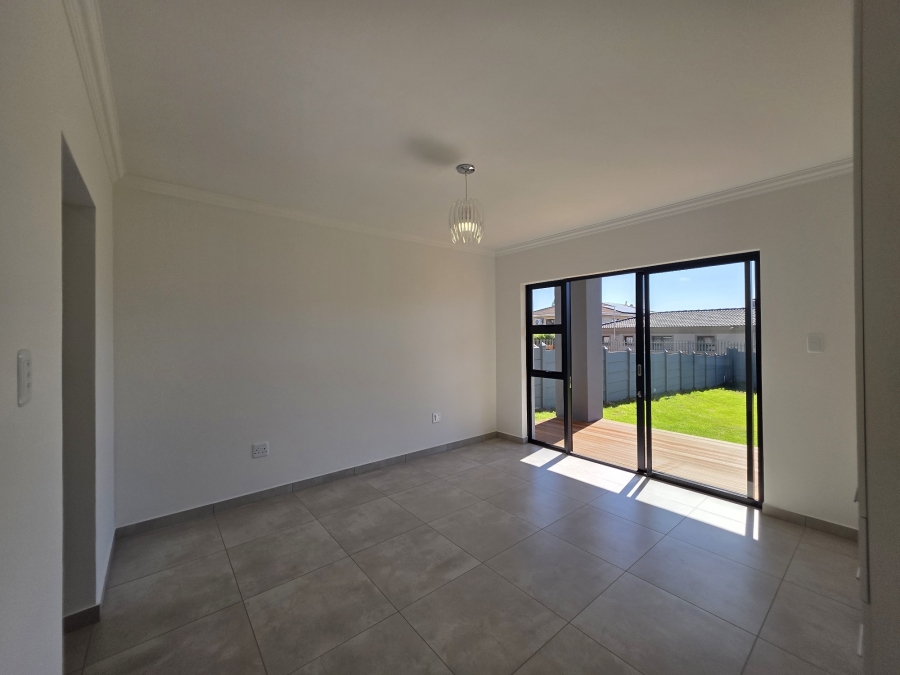 3 Bedroom Property for Sale in Wavecrest Eastern Cape